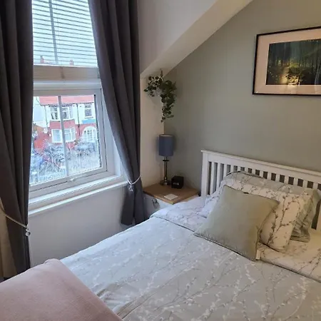 Bed & Breakfast St Michael's Boutique Guest House, North Bay, With Free Parking And Fast Wi-fi 4*