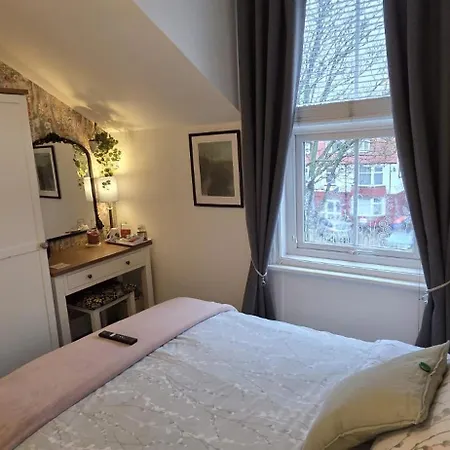 Panzió St Michael's Boutique Guest House, North Bay, With Free Parking And Fast Wi-fi 4*